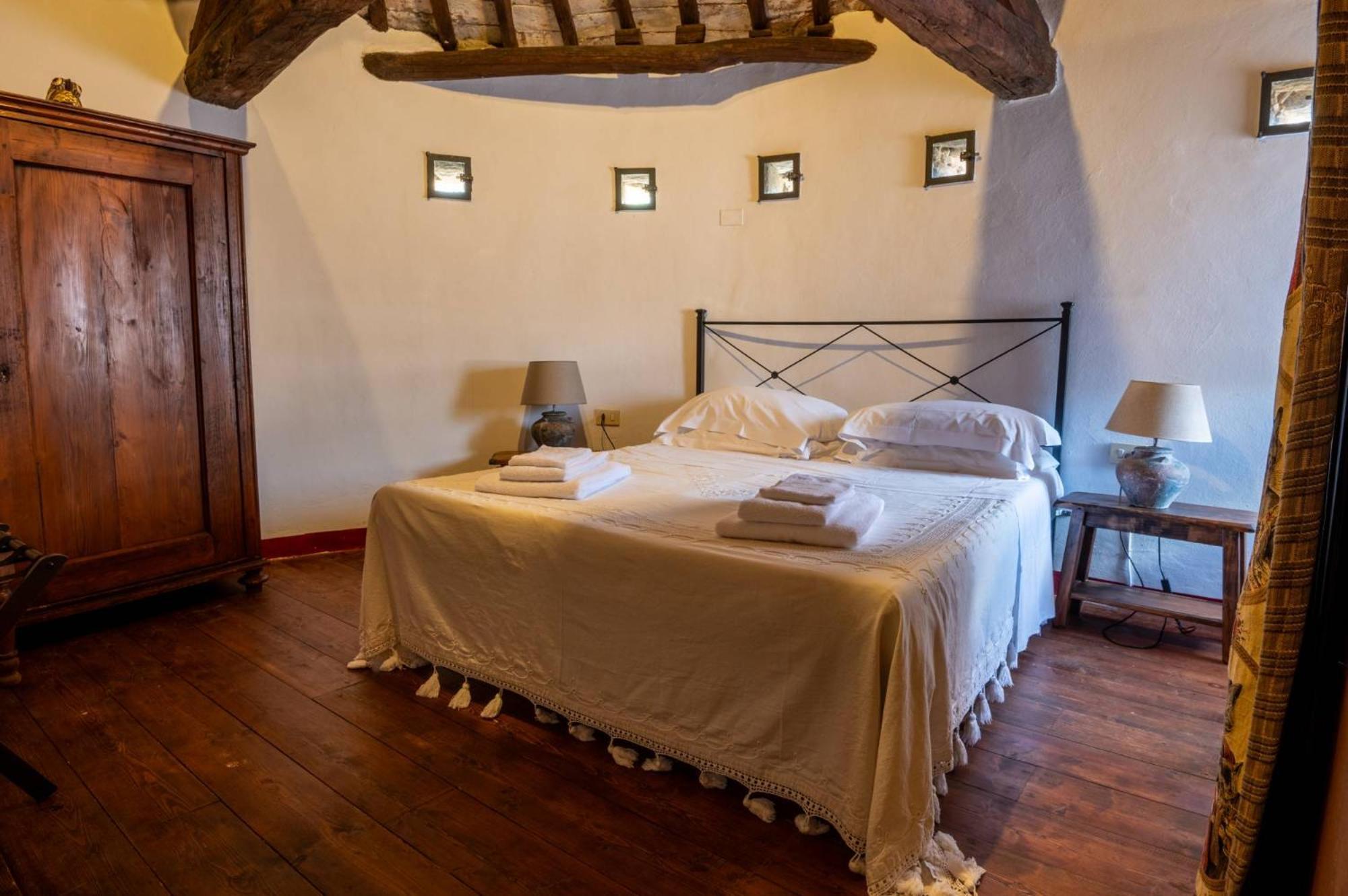 Castello Valenzino Bed & Breakfast Antognola Eksteriør bilde