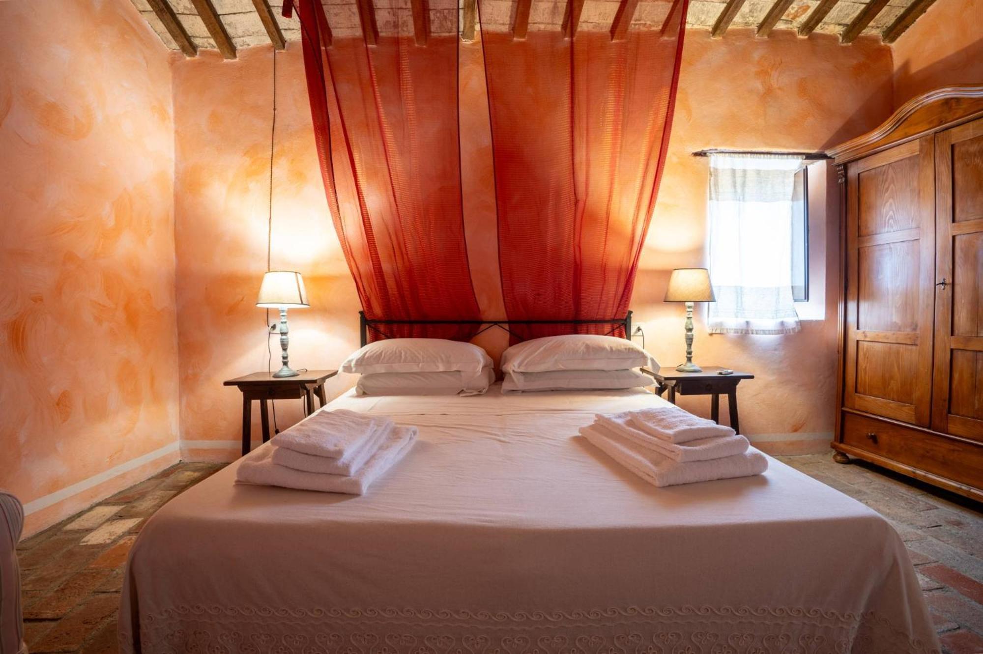 Castello Valenzino Bed & Breakfast Antognola Eksteriør bilde