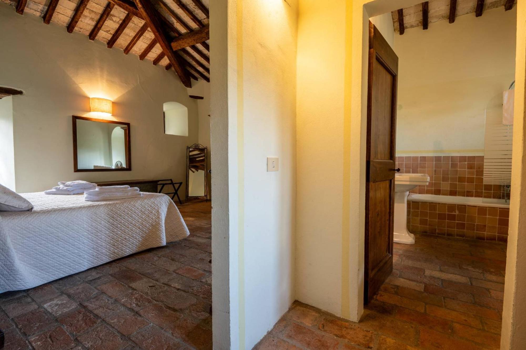 Castello Valenzino Bed & Breakfast Antognola Eksteriør bilde