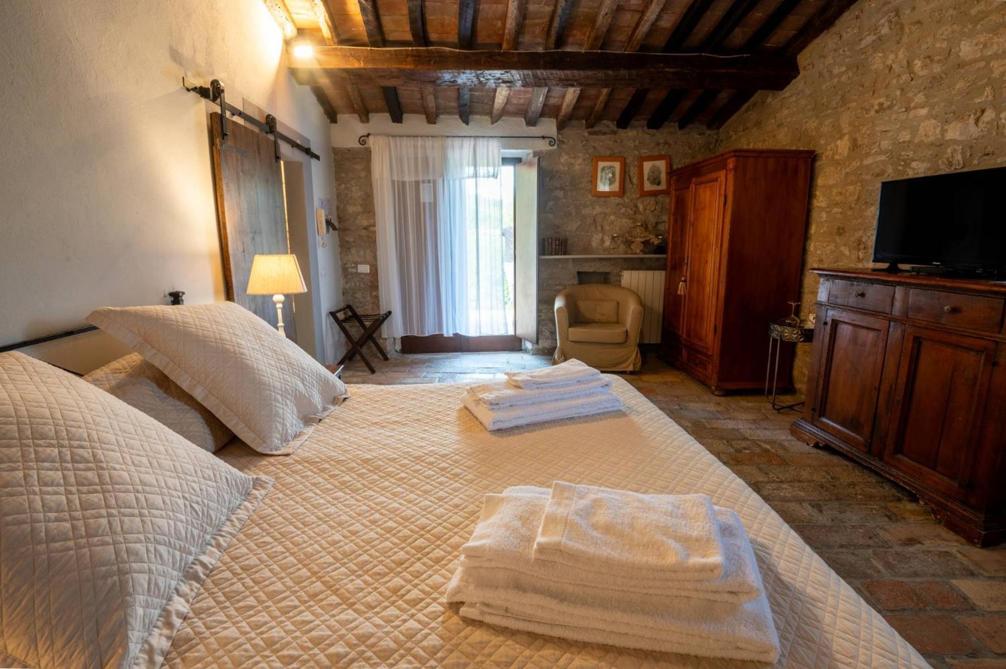 Castello Valenzino Bed & Breakfast Antognola Eksteriør bilde