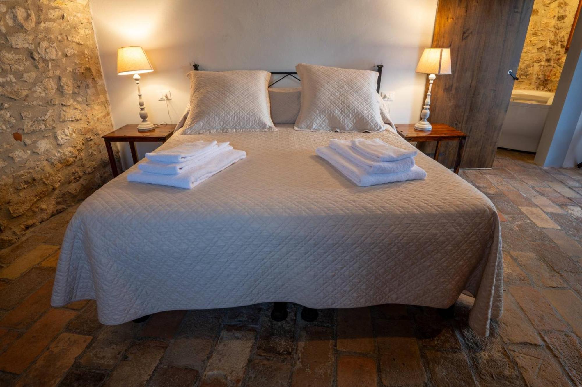 Castello Valenzino Bed & Breakfast Antognola Eksteriør bilde