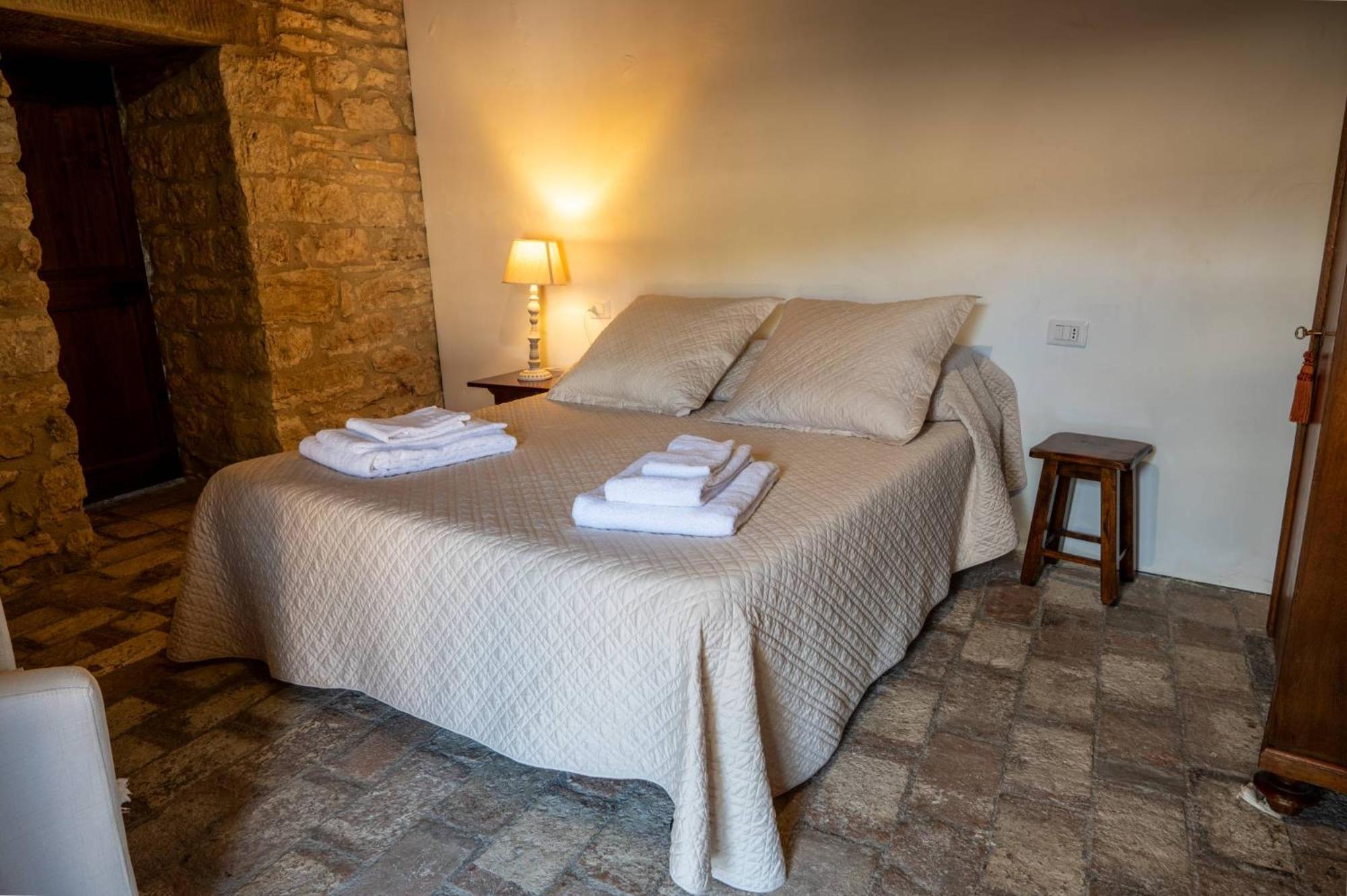 Castello Valenzino Bed & Breakfast Antognola Eksteriør bilde