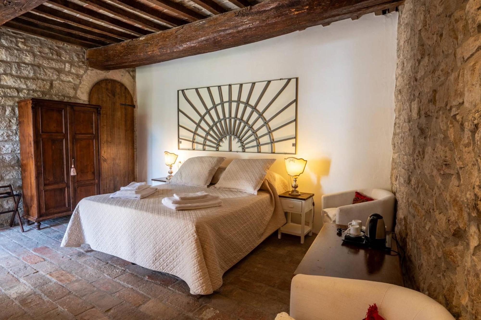 Castello Valenzino Bed & Breakfast Antognola Eksteriør bilde